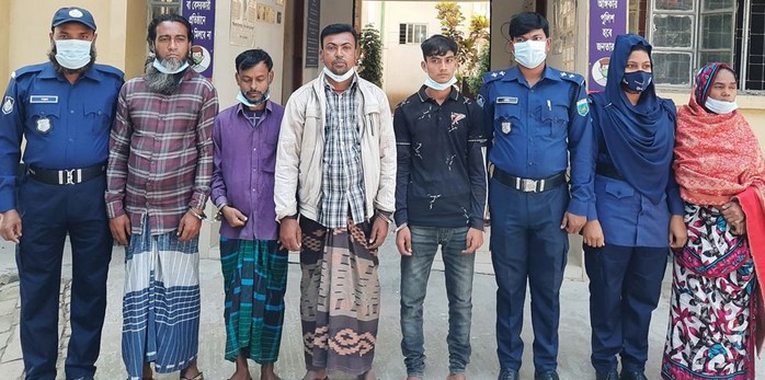 বগুড়ার নন্দীগ্রামে পুলিশের অভিযানে গ্রেপ্তার ৬