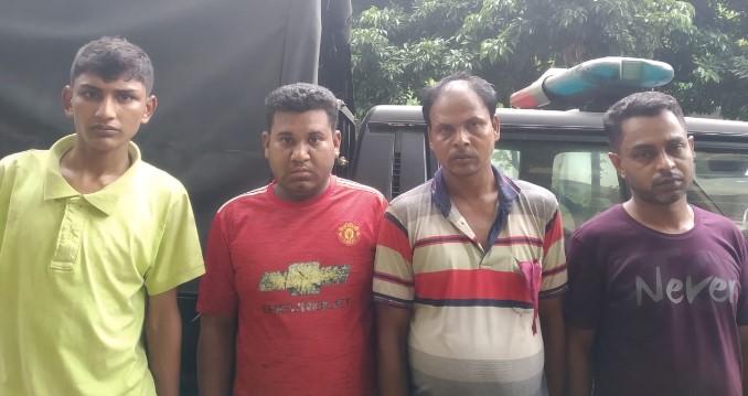 বগুড়ায় অপহৃত ব্যক্তিকে উদ্ধার করল র্যাব, গ্রেফতার ৪ বগুড়ায় অপহৃত ব্যক্তিকে উদ্ধার করল র্যাব, গ্রেফতার ৪
