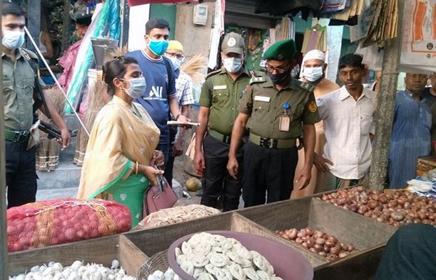আদমদীঘি ও সান্তাহার হাট-বাজার মনিটরিংয়ে ইউএনও আদমদীঘি ও সান্তাহার হাট-বাজার মনিটরিংয়ে ইউএনও