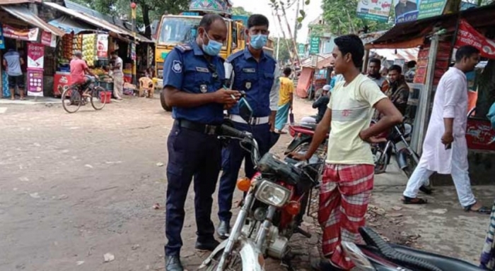 কাহালুতে ট্রাফিকের অভিযানে ১ লাখ ৯ হাজার টাকা জরিমানা কাহালুতে ট্রাফিকের অভিযানে ১ লাখ ৯ হাজার টাকা জরিমানা