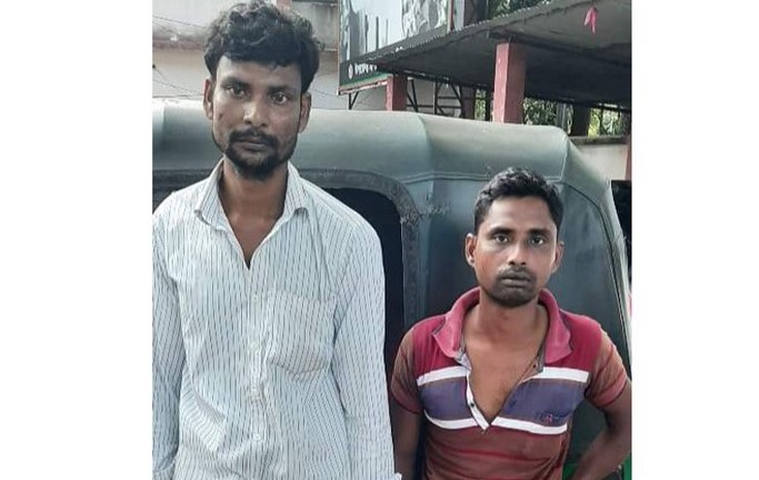 আদমদীঘিতে যাত্রীবাহি বাসে গাঁজা সেবন, দুইজনের জেল জরিমানা আদমদীঘিতে যাত্রীবাহি বাসে গাঁজা সেবন, দুইজনের জেল জরিমানা
