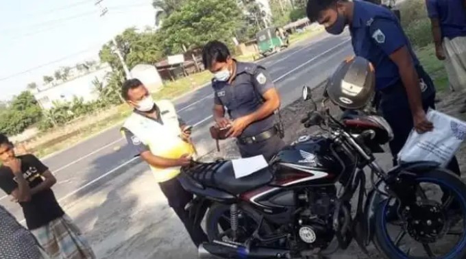 বগুড়ার শাজাহানপুরে সড়ক দূর্ঘটনায় মটর সাইকেল আরোহী মৃত্যু বগুড়ার শাজাহানপুরে সড়ক দূর্ঘটনায় মটর সাইকেল আরোহী মৃত্যু