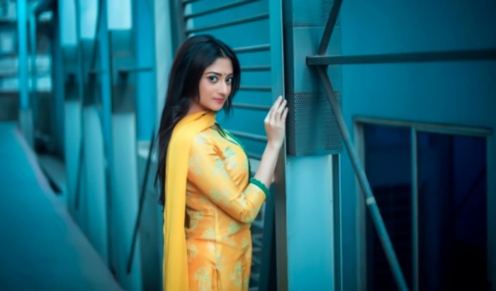 চুটিয়ে প্রেম করছেন পূজা চেরি চুটিয়ে প্রেম করছেন পূজা চেরি