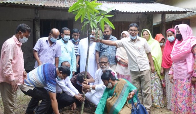 প্রধানমন্ত্রীর ৭৫তম জন্মবার্ষিকী উপলক্ষে আদমদীঘিতে বৃক্ষরোপণ