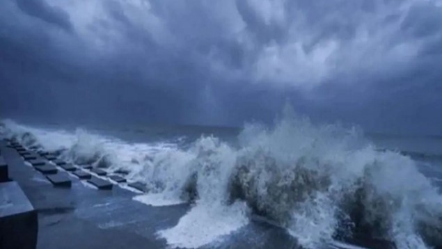 আঘাত হানলো ঘূর্ণিঝড় অশনি