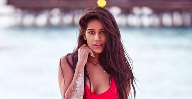মাথায় মেরেছিলেন স্বামী, তারপর আর গন্ধ পান না পুনম! মাথায় মেরেছিলেন স্বামী, তারপর আর গন্ধ পান না পুনম!
