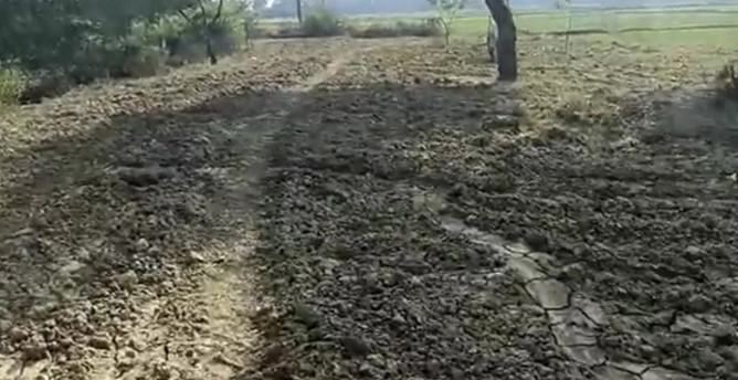 ল্যাম্পপোস্ট-গাছ নয়, পুরো দুই কিলোমিটার রাস্তা চুরি! ল্যাম্পপোস্ট-গাছ নয়, পুরো দুই কিলোমিটার রাস্তা চুরি!