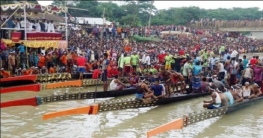 ধুনটে নৌকা বাইচ দেখতে যমুনাপাড়ে হাজারো মানুষের ভীড় ধুনটে নৌকা বাইচ দেখতে যমুনাপাড়ে হাজারো মানুষের ভীড়