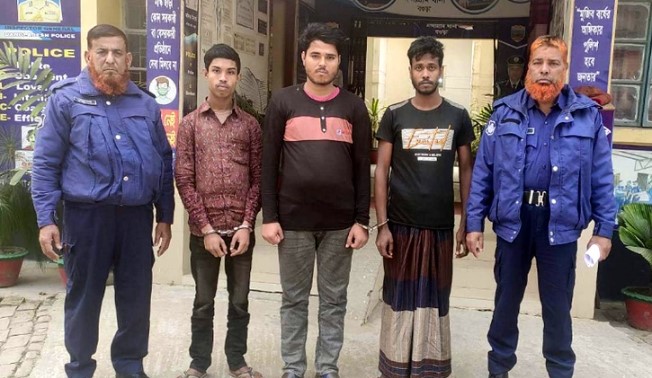 নন্দীগ্রামে ইয়াবাসহ গ্রেপ্তার তিন যুবক