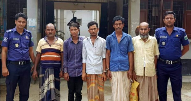 বগুড়ায় ফসলের মাঠে জুয়ার আসর, গ্রেপ্তার ৫ বগুড়ায় ফসলের মাঠে জুয়ার আসর, গ্রেপ্তার ৫