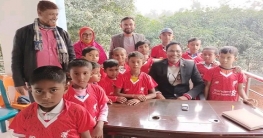 নন্দীগ্রামে মেয়রের সাক্ষাতে গিয়ে জার্সি পেল শিশুরা