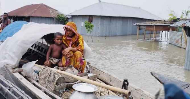 বন্যার্তদের ত্রাণ সহায়তায় আড়াই লাখ ডলার দিচ্ছে যুক্তরাষ্ট্র