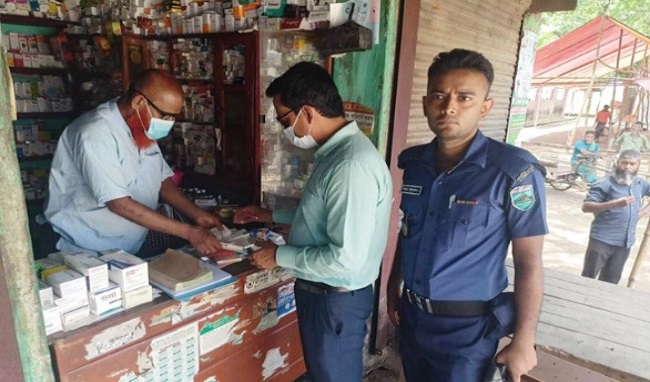 গাবতলীর বাজারে অভিযানে চার ব্যবসায়ীর জরিমানা গাবতলীর বাজারে অভিযানে চার ব্যবসায়ীর জরিমানা