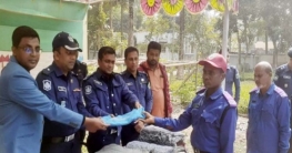 সোনাতলায় গ্রামপুলিশ ও নাইট গার্ডদের মাঝে শীতবস্ত্র বিতরণ