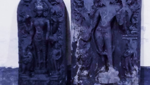 চার কোটি টাকা মূল্যের দুইটি কষ্টিপাথরের মূর্তি উদ্ধার করছে র‌্যাব