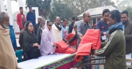 সোনাতলায় ভ্যান শ্রমিকদের কম্বল বিতরণ করলেন সাহাদারা মান্নান এমপি সোনাতলায় ভ্যান শ্রমিকদের কম্বল বিতরণ করলেন সাহাদারা মান্নান এমপি