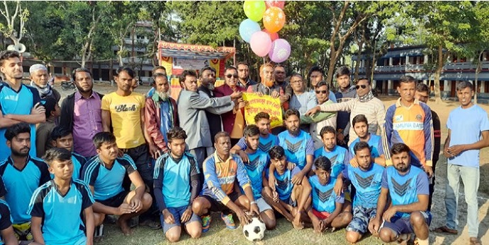 শাজাহানপুরে গোহাইলে শেখ ফজলুল হক মণি ফুটবল টুর্নামেন্টের উদ্বোধন