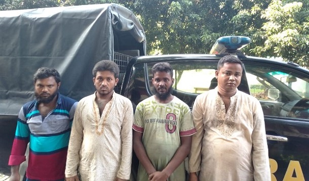 নন্দীগ্রামে গাঁজা ও ফেন্সিডিলসহ গ্রেফতার ৪ নন্দীগ্রামে গাঁজা ও ফেন্সিডিলসহ গ্রেফতার ৪
