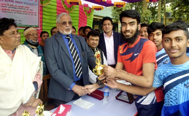 ধুনটে শীতকালীন ক্রীড়া প্রতিযোগিতায় পুরস্কার বিতরণ ধুনটে শীতকালীন ক্রীড়া প্রতিযোগিতায় পুরস্কার বিতরণ