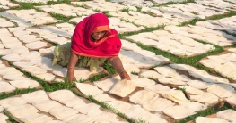 বগুড়ায় ঈদকে ঘিরে সাদা সেমাই তৈরিতে ব্যস্ত কারিগররা বগুড়ায় ঈদকে ঘিরে সাদা সেমাই তৈরিতে ব্যস্ত কারিগররা