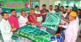 বগুড়ায় বিভিন্ন মসজিদে ডিজিটাল ঘড়ি বিতরণ