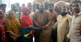 ধুনটে প্রধানমন্ত্রীর ঈদ উপহারের চাল বিতরণ