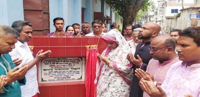 ড্রেন-রাস্তা নির্মান কাজের ভিত্তি প্রস্তর স্থাপনে সাহাদারা এমপি ড্রেন-রাস্তা নির্মান কাজের ভিত্তি প্রস্তর স্থাপনে সাহাদারা এমপি