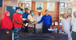 নন্দীগ্রামে অগ্নিকাণ্ডে ক্ষতিগ্রস্তদের পাশে দাঁড়ালেন পৌর মেয়র