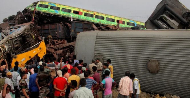 সৌভাগ্যক্রমে বেঁচে যাওয়া যাত্রীর লোমহর্ষক বর্ণনা