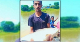 কুশিয়ারায় ঢলের পানিতে ধরা পড়ছে বড় বড় কাতলা