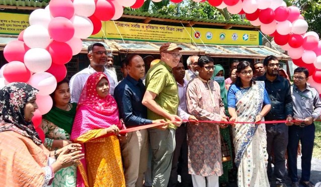 বগুড়ায় নিরাপদ সবজি ও কৃষিজাত পণ্য বিক্রয় কেন্দ্রের উদ্বোধন