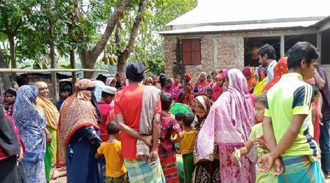 ঘরে ছেলের গলাকাটা মরদেহ রেখে পলাতক বাবা-মা