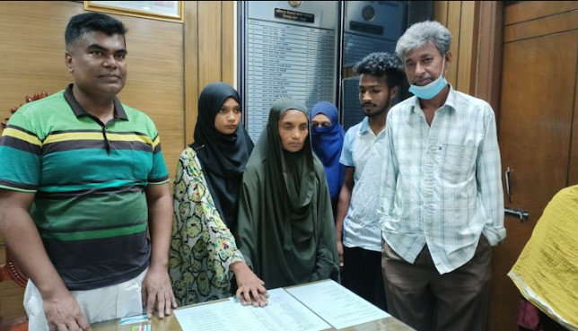 শিবগঞ্জে ওসির সহযোগিতায় মায়ের কাছে ফিরলো রুহি শিবগঞ্জে ওসির সহযোগিতায় মায়ের কাছে ফিরলো রুহি