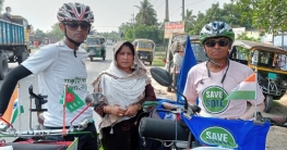 মাটি বাঁচানোর বার্তা নিয়ে ভারতের ২ যুবক বগুড়ায়