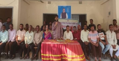 শাজাহানপুরে সরকারের উন্নয়ন তুলে ধরে খোট্টাপাড়ায় উঠান বৈঠক
