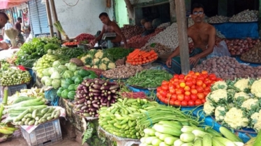 আগের দামেই নিত্যপণ্য, সবজিতে স্বস্তি