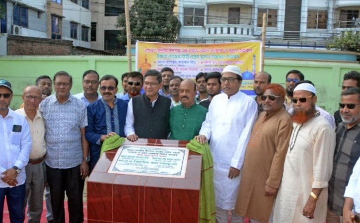 বগুড়ায় ঈদগাহ মাঠের উন্নয়ন কাজের ভিত্তিপ্রস্তর স্থাপন করেনঃ রিপু বগুড়ায় ঈদগাহ মাঠের উন্নয়ন কাজের ভিত্তিপ্রস্তর স্থাপন করেনঃ রিপু