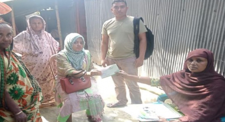সোনাতলায় ক্যান্সার আক্রান্ত মেনেকার পাশে ইউএনও সোনাতলায় ক্যান্সার আক্রান্ত মেনেকার পাশে ইউএনও