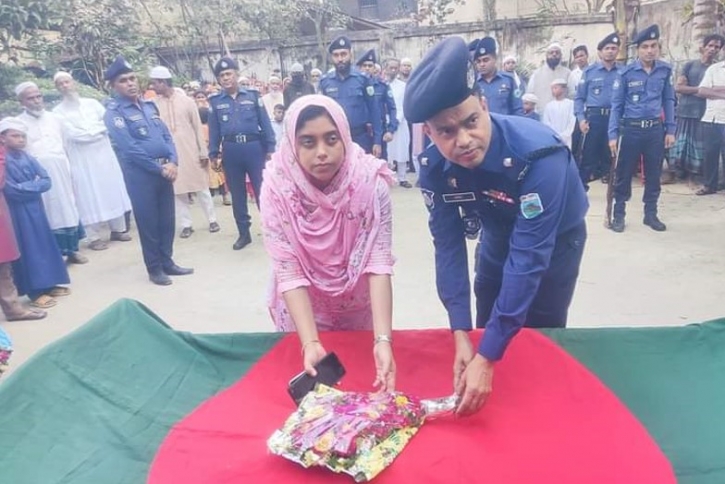 আদমদীঘিতে বীর মুক্তিযোদ্ধার ইন্তেকাল রাষ্ট্রীয় মর্যাদায় দাফন আদমদীঘিতে বীর মুক্তিযোদ্ধার ইন্তেকাল রাষ্ট্রীয় মর্যাদায় দাফন