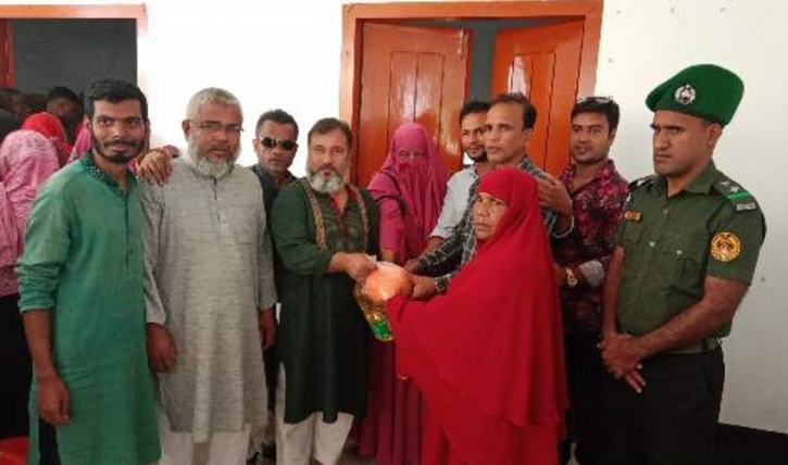 গাবতলীর নাড়ুয়ামালায় স্বল্প মূল্যে টিসিবির পণ্য বিতরণ গাবতলীর নাড়ুয়ামালায় স্বল্প মূল্যে টিসিবির পণ্য বিতরণ