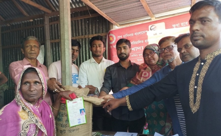 সারিয়াকান্দিতে খাদ্যবান্ধব কর্মসূচির চাল বিতরণ সারিয়াকান্দিতে খাদ্যবান্ধব কর্মসূচির চাল বিতরণ