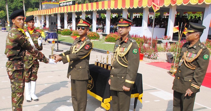 বগুড়ায় ৮৪তম সাঁজোয়া রিক্রুট ব্যাচ এর শপথ গ্রহণ ও প্যারেড অনুষ্ঠিত বগুড়ায় ৮৪তম সাঁজোয়া রিক্রুট ব্যাচ এর শপথ গ্রহণ ও প্যারেড অনুষ্ঠিত