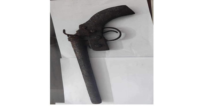 দুপচাঁচিয়ায় নির্মানাধীন বাড়ি খননের সময় একনলা বন্দুক উদ্ধার দুপচাঁচিয়ায় নির্মানাধীন বাড়ি খননের সময় একনলা বন্দুক উদ্ধার