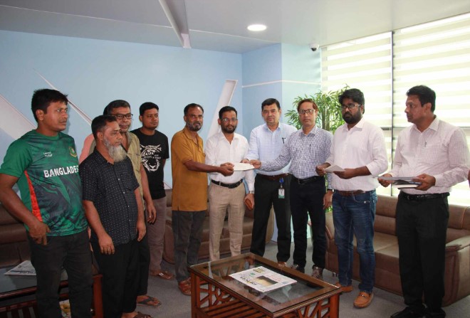 বগুড়ায় কৃষি যান্ত্রিকীকরণ খাতে জড়িতদের চেক বিতরণ বগুড়ায় কৃষি যান্ত্রিকীকরণ খাতে জড়িতদের চেক বিতরণ