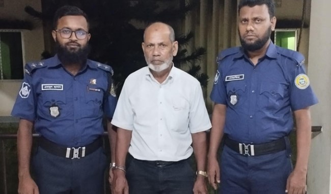 ৪০ বছর পর প্রতারণা মামলার আসামি গ্রেপ্তার ৪০ বছর পর প্রতারণা মামলার আসামি গ্রেপ্তার