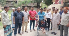 ধুনটে শারীরিক প্রতিবন্ধীদের মাঝে হুইল চেয়ার বিতরণ