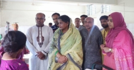 সোনাতলায় হাসপাতালের রোগীদের নগদ অর্থ দিলেন সাহাদারা এমপি