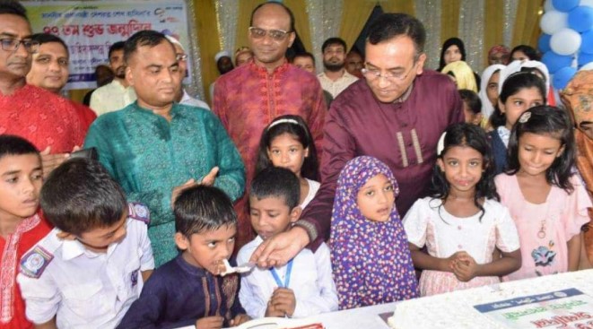 বগুড়ায় বধির স্কুলে প্রধানমন্ত্রী শেখ হাসিনার জন্মদিন উদযাপিত বগুড়ায় বধির স্কুলে প্রধানমন্ত্রী শেখ হাসিনার জন্মদিন উদযাপিত