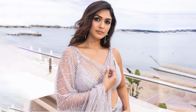 সহকর্মীদের আচরণে বাড়ি ফিরে কাঁদতেন, নেটফ্লিক্সে আসছে তার ছবি সহকর্মীদের আচরণে বাড়ি ফিরে কাঁদতেন, নেটফ্লিক্সে আসছে তার ছবি