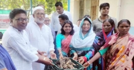 আদমদীঘিতে ক্ষুদ্র নৃ-গোষ্ঠি আদিবাসীদের মাঝে উপকরণ সামগ্রী বিতরণ